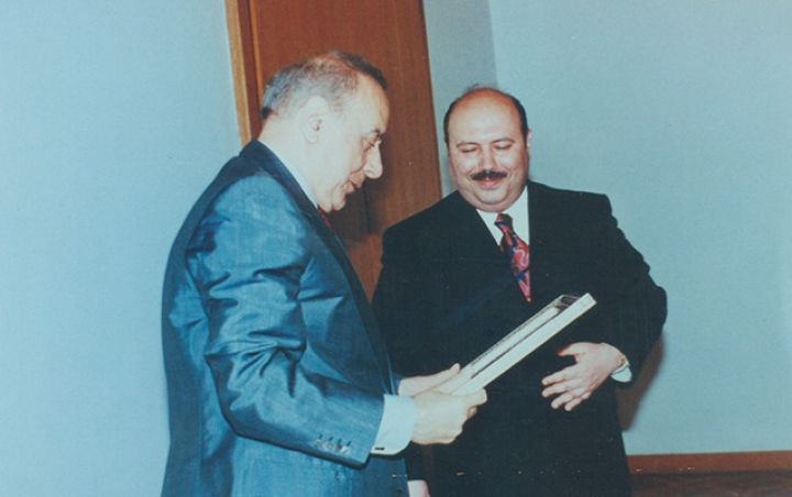 "Heydər Əliyev məni çiynimdən qucaqlayaraq “Bir çoxları mənə vəfasızlıq edib, sən etmə!” dedi"